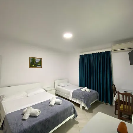 Otel Kafe Lukovë