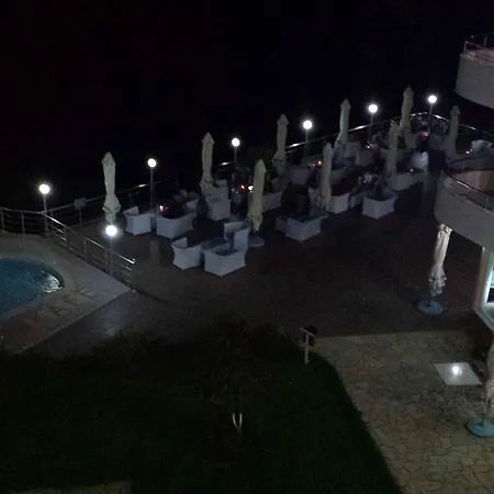 Kafe * Lukovë