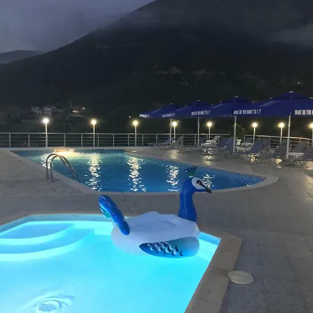 Kafe Otel Lukovë